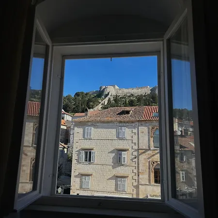 Torre Hvar Town